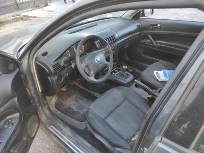 VOLKSWAGEN PASSAT BERLINA (3B3)