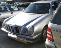 MERCEDES-BENZ CLASE E (BM 210) BERLINA