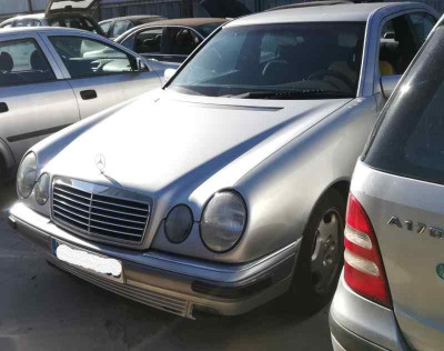 MERCEDES-BENZ CLASE E (BM 210) BERLINA