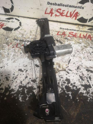 ELEVALUNAS DELANTERO IZQUIERDO