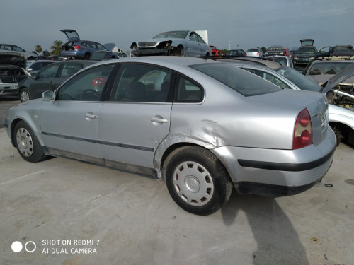  VOLKSWAGEN PASSAT BERLINA (3B3) 