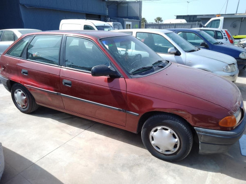 OPEL ASTRA F BERLINA — vehículo donante para recambios 