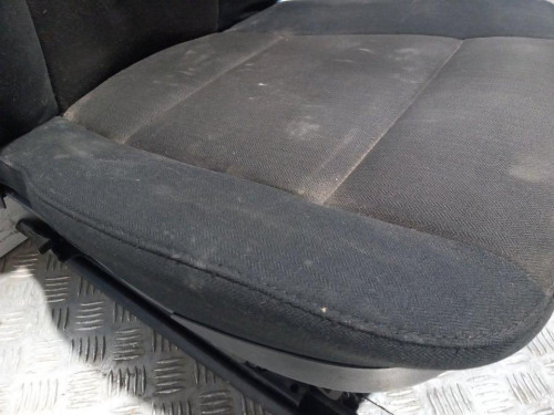  ASIENTO DELANTERO IZQUIERDO 