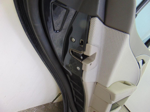 PUERTA TRASERA IZQUIERDA used