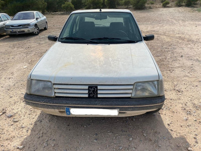 PEUGEOT 205 BERLINA