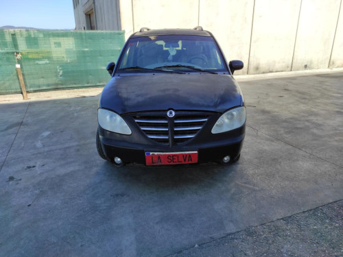 SSANGYONG RODIUS — vehículo donante para recambios 