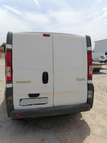RENAULT TRAFIC II FURGÓN — vehículo donante para recambios 