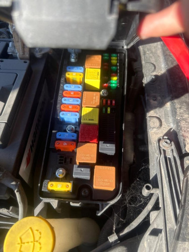 CAJA RELES / FUSIBLES Saab 9-3 BERLINA 