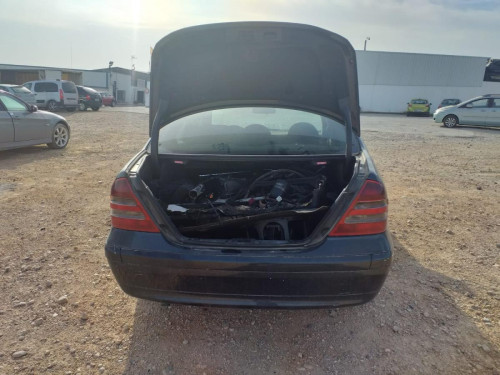 MERCEDES-BENZ CLASE C (BM 203) BERLINA — vehículo donante para recambios 