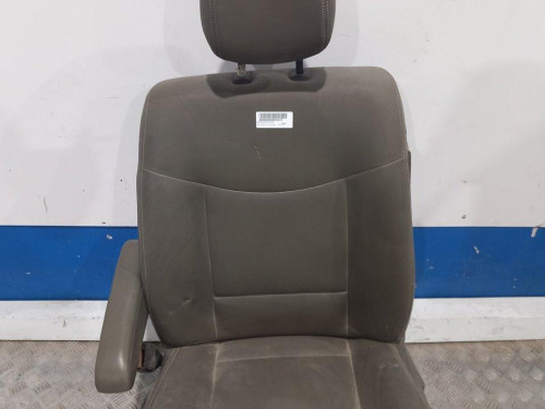 ASIENTO DELANTERO IZQUIERDO 