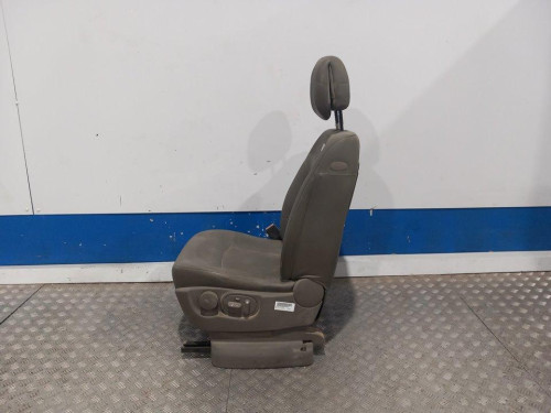  ASIENTO DELANTERO IZQUIERDO 