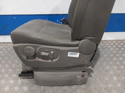  ASIENTO DELANTERO IZQUIERDO 