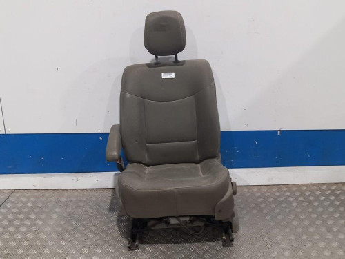  ASIENTO DELANTERO IZQUIERDO 