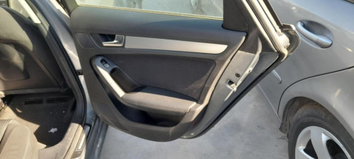 GUARNECIDO PUERTA TRASERA DERECHA Audi A4 AVANT (8K5) 