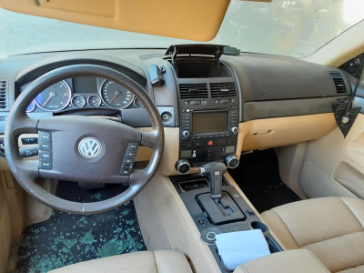 VOLKSWAGEN TOUAREG (7LA)