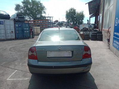 VOLKSWAGEN PASSAT BERLINA (3B3)