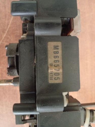 MANDO LIMPIA MITSUBISHI MONTERO (V20/V40) 