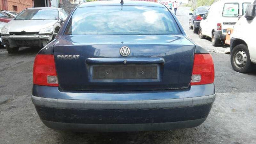  VOLKSWAGEN PASSAT BERLINA (3B2) 