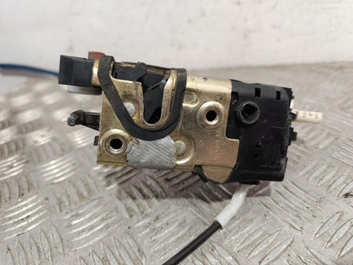  CERRADURA PUERTA TRASERA IZQUIERDA 