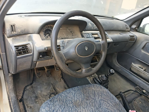 RENAULT CLIO I FASE III — vehículo donante para recambios 