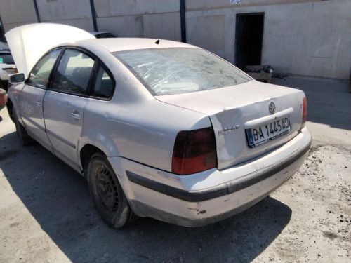  VOLKSWAGEN PASSAT BERLINA (3B2) 