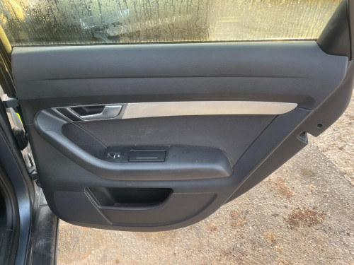 GUARNECIDO PUERTA TRASERA DERECHA AUDI A6 BERLINA (4F2) 