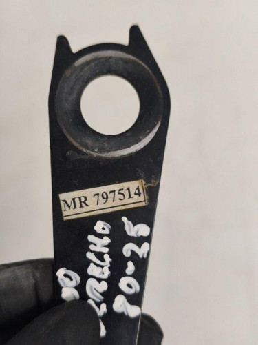  ENGANCHE CINTURON DELANTERO DERECHO MITSUBISHI 