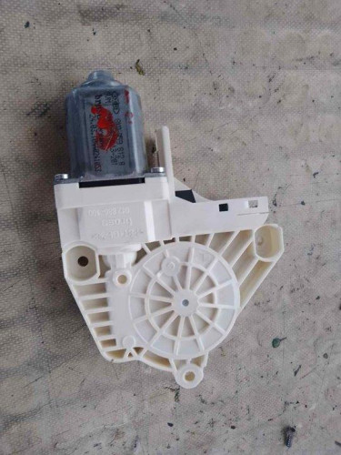 MOTOR ELEVALUNAS TRASERO DERECHO Audi Q5 (8R) 