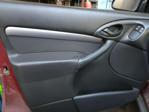  FORD FOCUS BERLINA (CAK) 