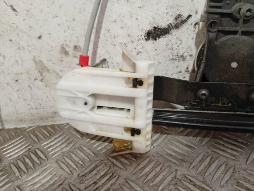 ELEVALUNAS TRASERO DERECHO 