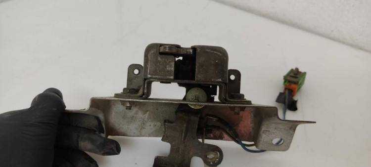 CERRADURA MALETERO / PORTON