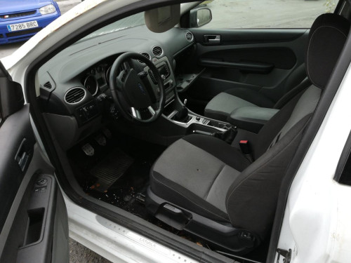FORD FOCUS BERLINA (CB4) — vehículo donante para recambios 