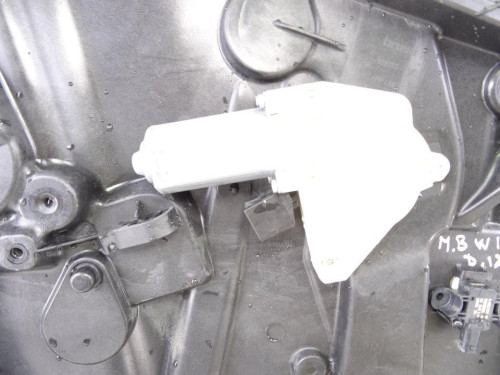 ELEVALUNAS DELANTERO IZQUIERDO used