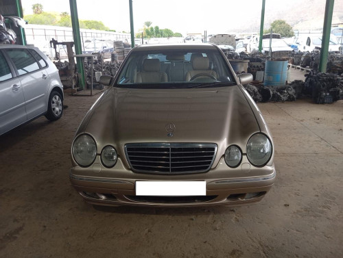  MERCEDES-BENZ CLASE E (BM 210) BERLINA 