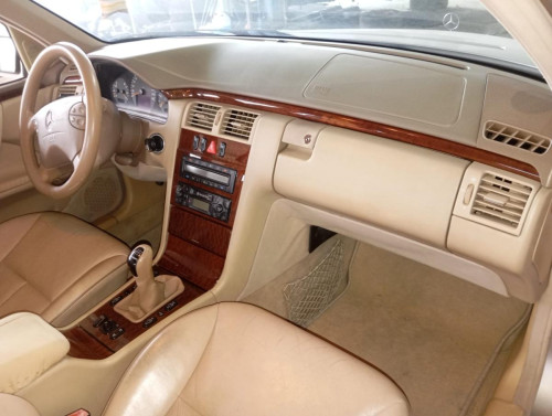  MERCEDES-BENZ CLASE E (BM 210) BERLINA 