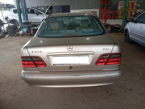  MERCEDES-BENZ CLASE E (BM 210) BERLINA 
