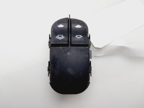 MANDO ELEVALUNAS DELANTERO IZQUIERDO Ford FOCUS BERLINA (CAK) 
