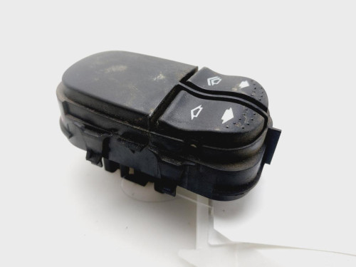 MANDO ELEVALUNAS DELANTERO IZQUIERDO Ford FOCUS BERLINA (CAK) 
