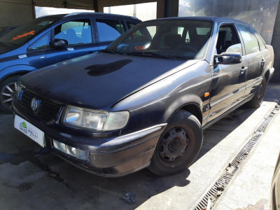VOLKSWAGEN PASSAT BERLINA (3A2)
