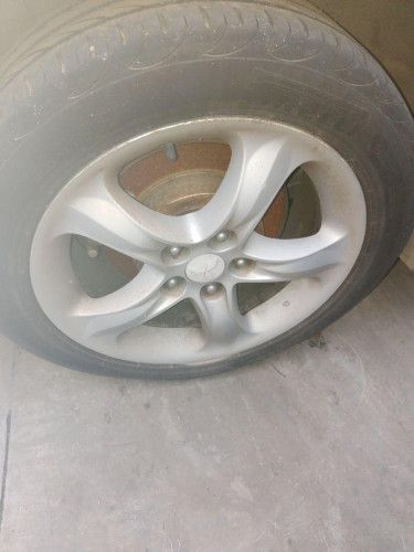 LLANTA Mitsubishi GRANDIS (NA0W) 