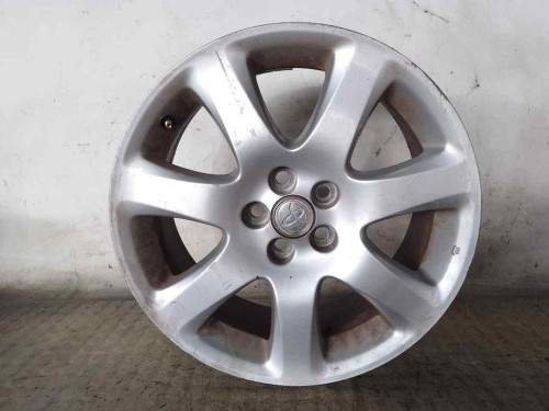 LLANTA Toyota AVENSIS BERLINA (T25) 