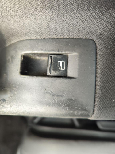 MANDO ELEVALUNAS DELANTERO DERECHO Volkswagen GOLF PLUS V (5M1) 