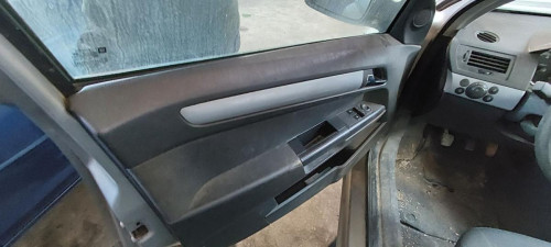OPEL ASTRA H BERLINA — автомобиль-донор на запчасти 