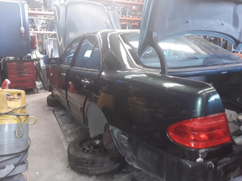  MERCEDES-BENZ CLASE E (BM 210) BERLINA 