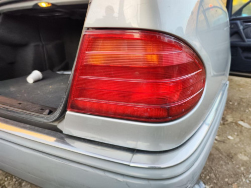 PILOTO TRASERO DERECHO MERCEDES-BENZ CLASE E (BM 210) BERLINA 