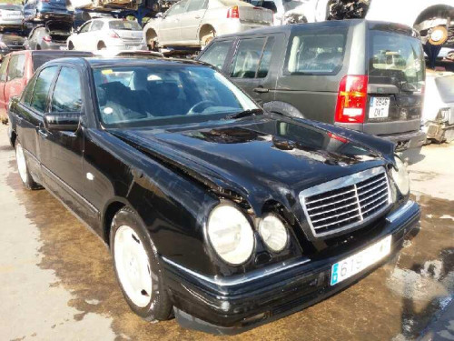  MERCEDES-BENZ CLASE E (BM 210) BERLINA 