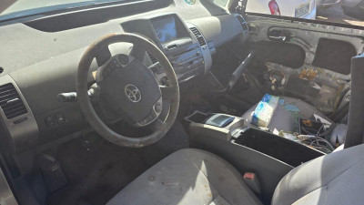 TOYOTA PRIUS (NHW20)