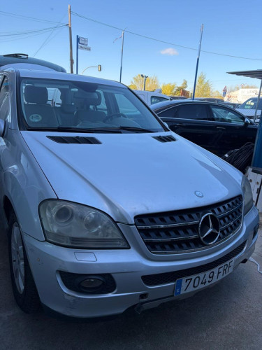 MERCEDES-BENZ CLASE ML (BM 164) — vehículo donante para recambios 