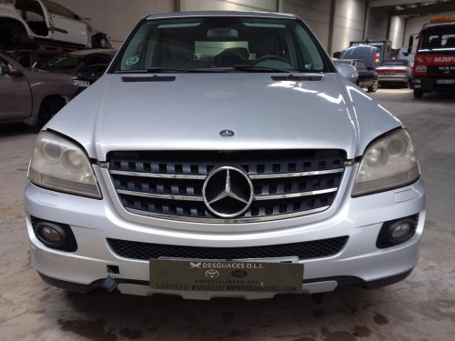 MERCEDES-BENZ CLASE ML (BM 164) — vehículo donante para recambios 