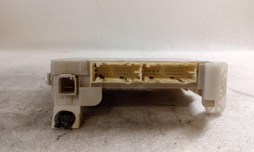  CAJA RELES / FUSIBLES TOYOTA YARIS (P13) 